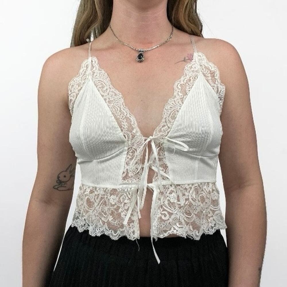 Misslook White Tie Front Sheer Lace Trim Cropped Top
